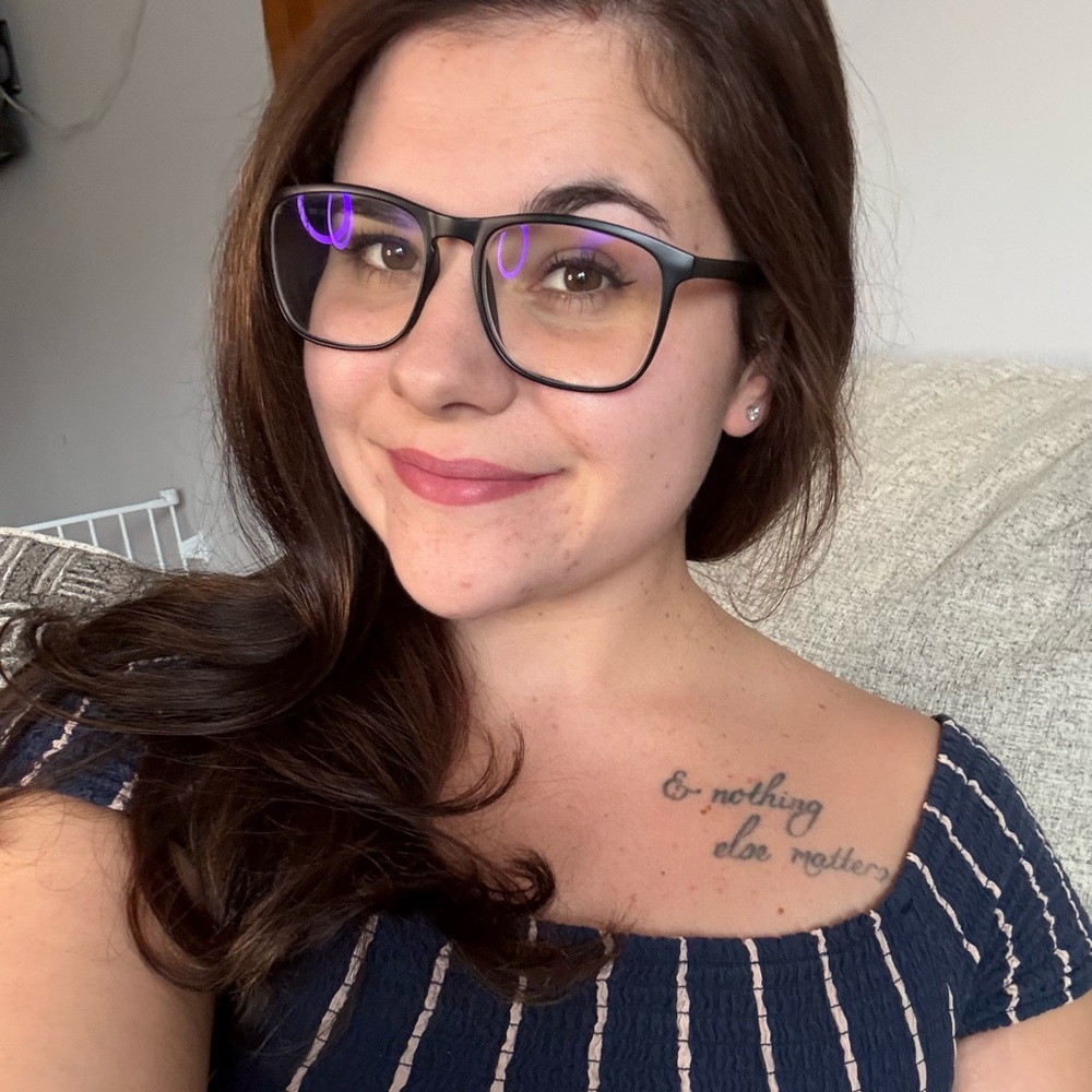 Meet your Posher, Caitlin